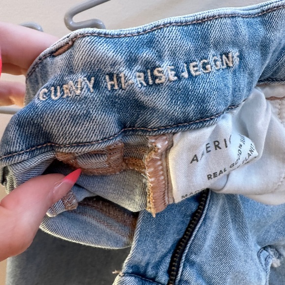 American Eagle ripped curvy high rise jegging jeans - Picture 3 of 4